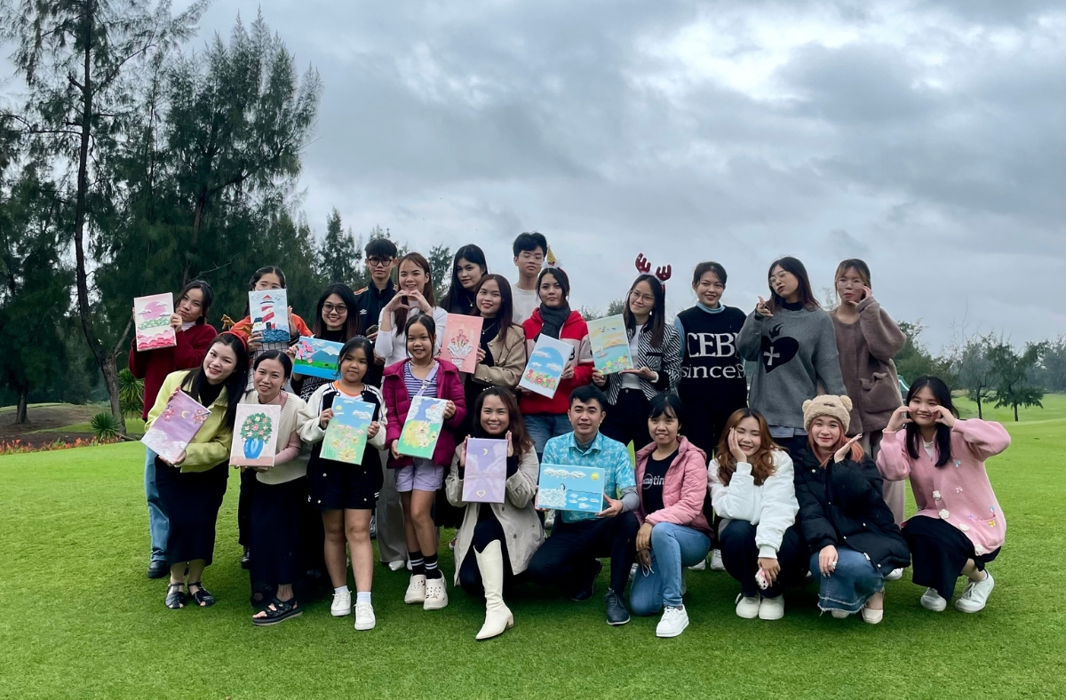 BLAZE  OF COLOR AT TEXTURED ART PAINTING WORKSHOP "SPRING VIBES" AT MONTGOMERIE LINKS